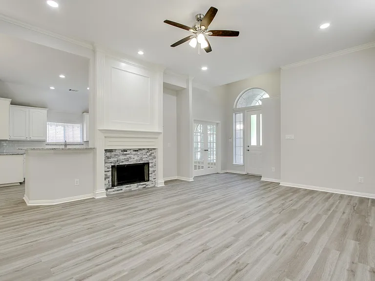 409 Lancashire Dr — Photo 10