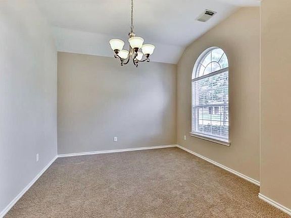 5th image of 25019 Lenora Dr