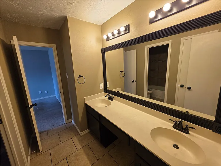 8607 Knoll Forest Dr — Photo 15