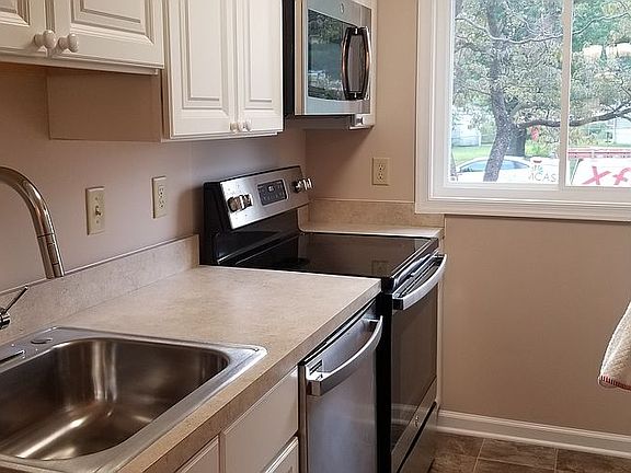 3rd image of 543 Carrollton Dr #36