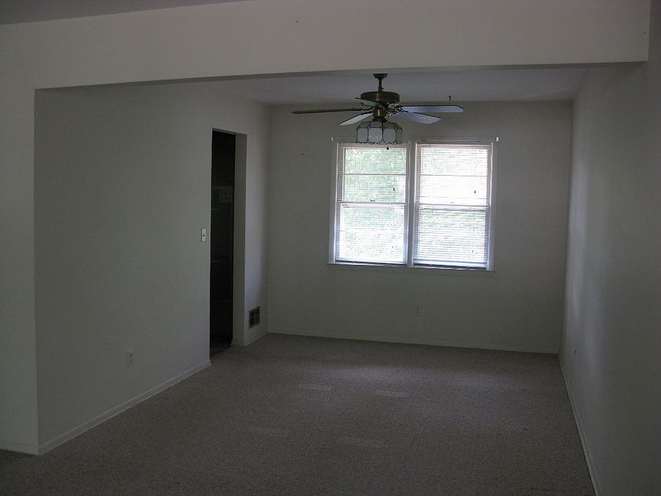 DINING ROOM TO KITCHEN