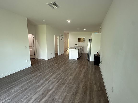 4th image of 844 Holmes Ave #844