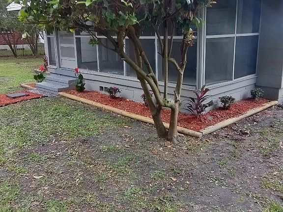 2nd image of 3425 Glen St
