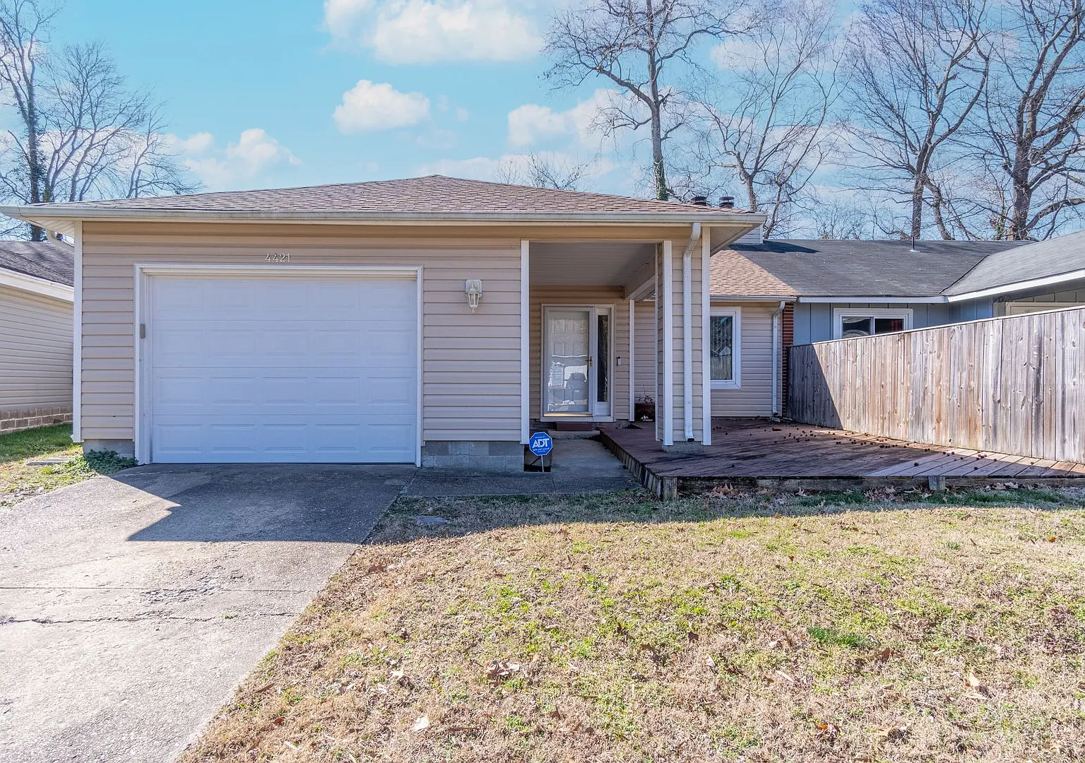 Beautiful home in a wonderful, quiet neighborhood. — Photo 1