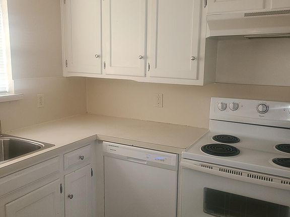 4th image of 723 Boyd Dr