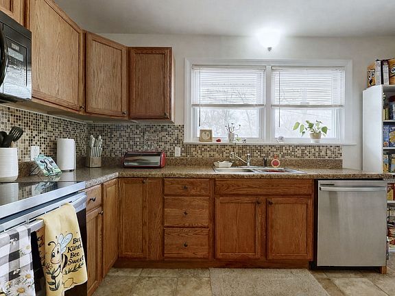 3rd image of 1618 Woodside Dr