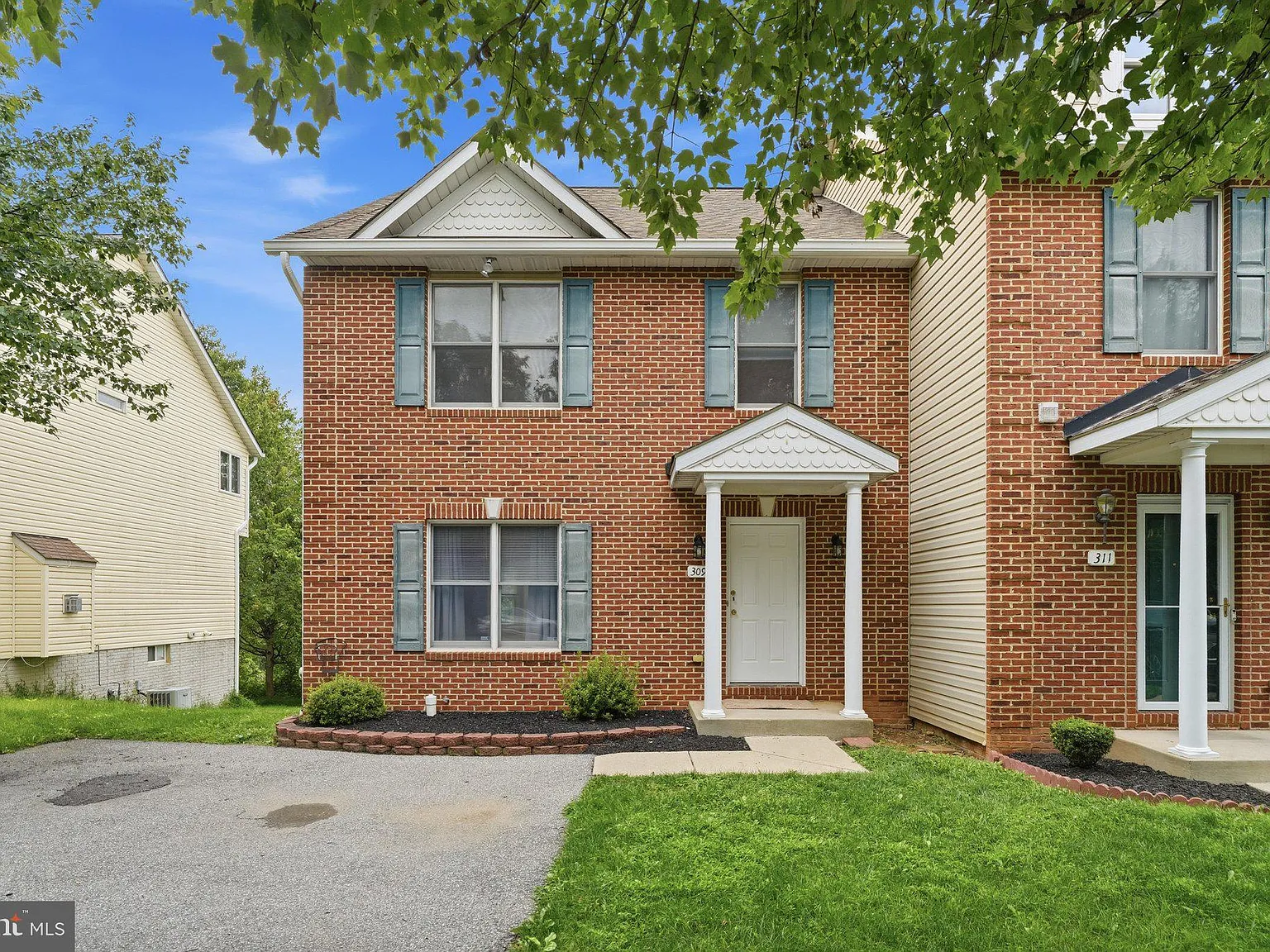 3 bed, 2.5 bath, 1552 sqft, $2,450 — Photo 2