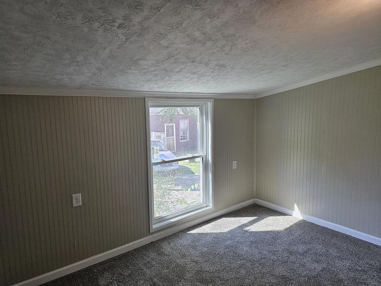 4 bed, 1101 sqft, $2,100 — Photo 3