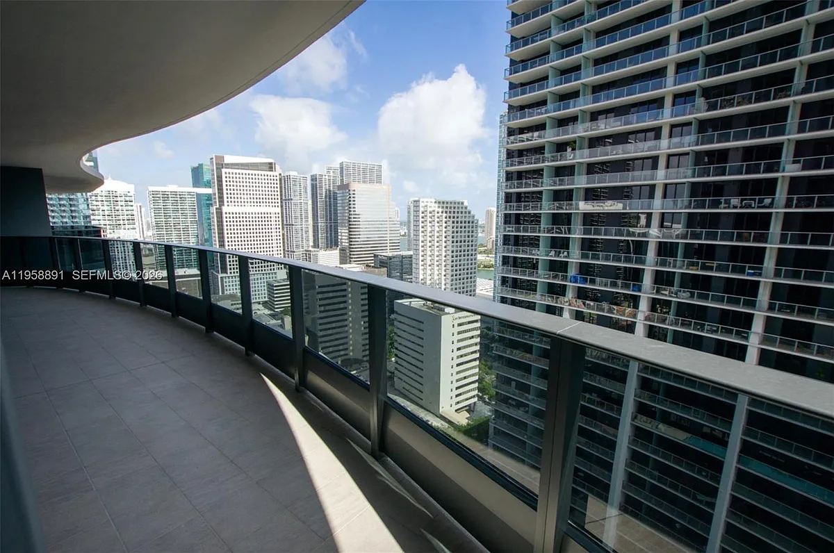 Building Photo - 1000 Brickell Plz #2809