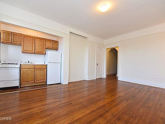 4th image of 3056 30th St APT 6G