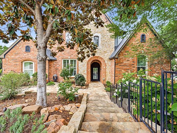 3rd image of 3091 Whispering Oaks Dr