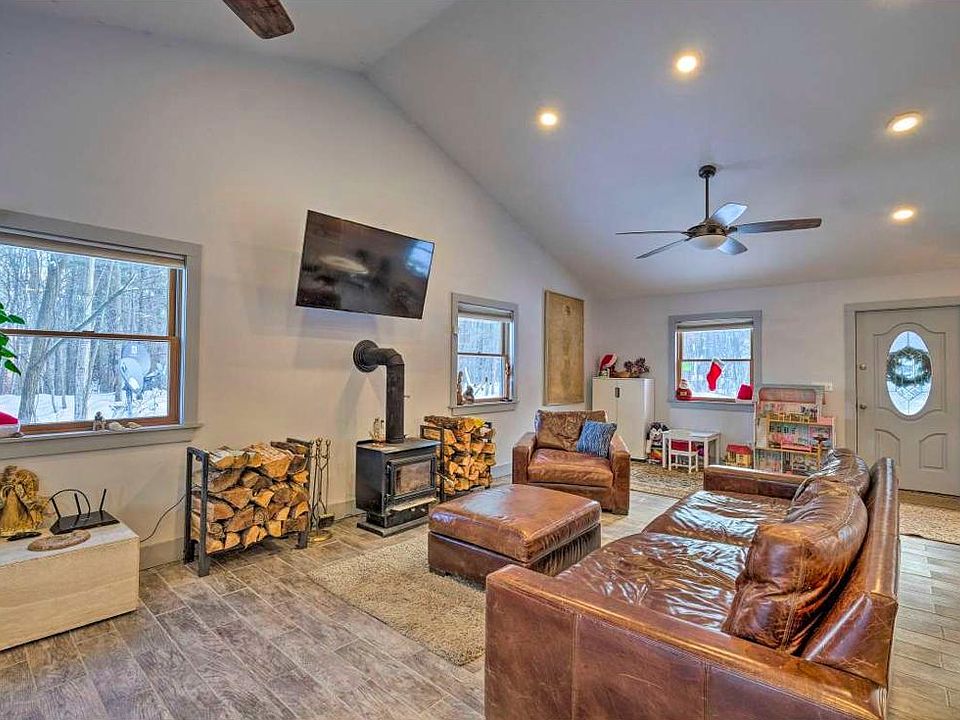 Spacious open concept living area with wood fire place, kids play area and hight speed internet