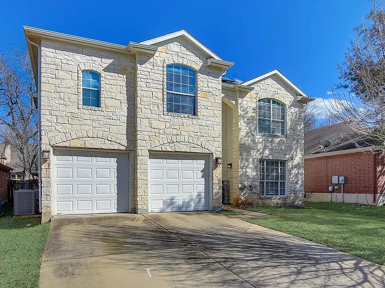 537 Golden Creek Dr — Photo 2