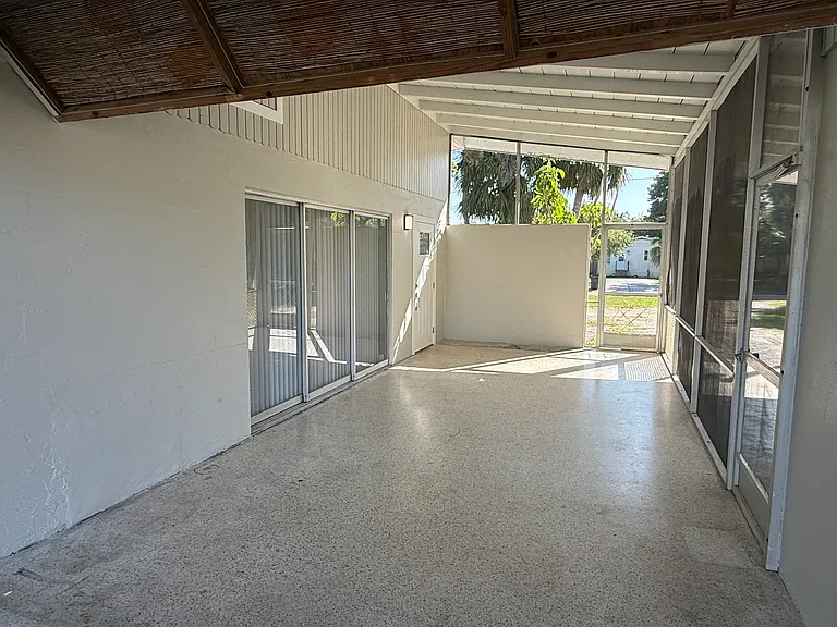 3104 Saint Clair Ave — Photo 10