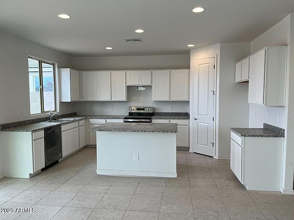 3rd image of 36298 W SAN CLEMENTE Avenue