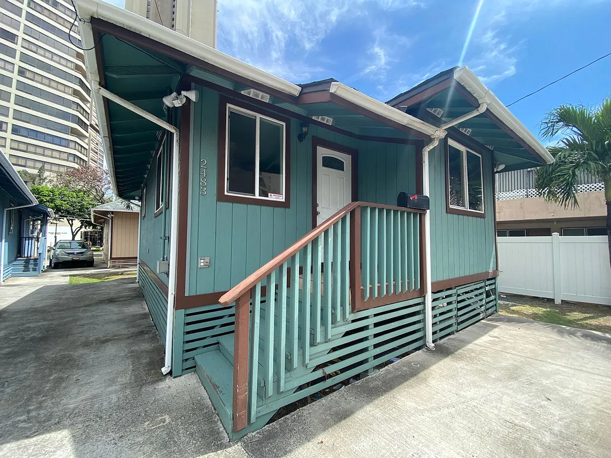 Building Photo - 2483 Kapiolani Blvd