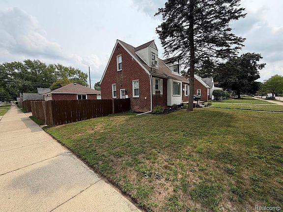 4th image of 10082 Cardwell St