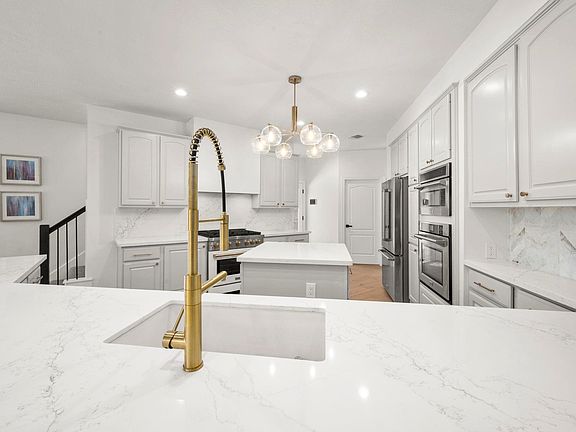 4th image of 10103 Earlington Manor Dr
