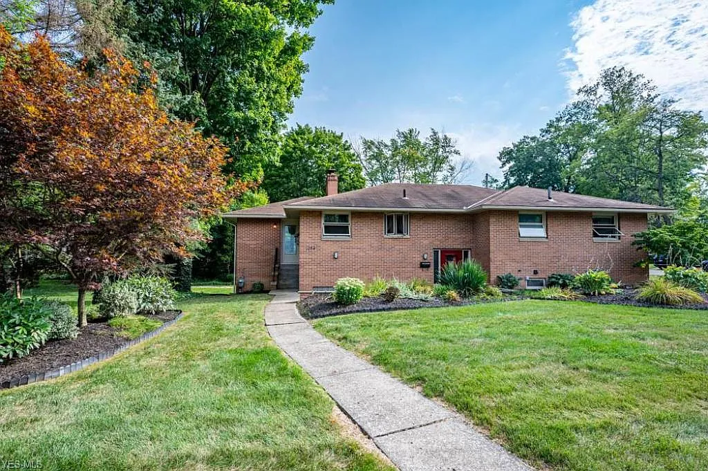 1094 Overlook Dr photo 1