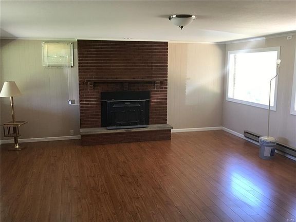 2nd image of 1029 E Broadway