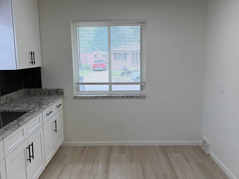19405 Opal St — Photo 5
