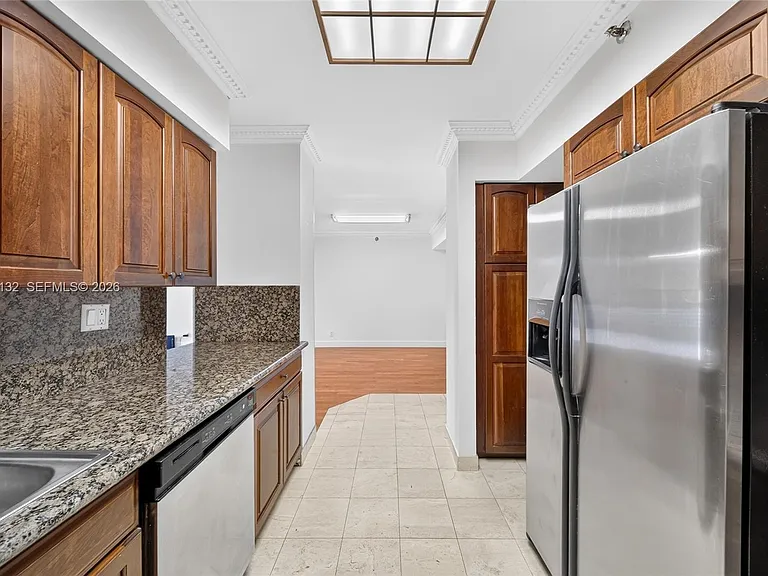 3600 Mystic Pointe Dr #310 — Photo 10