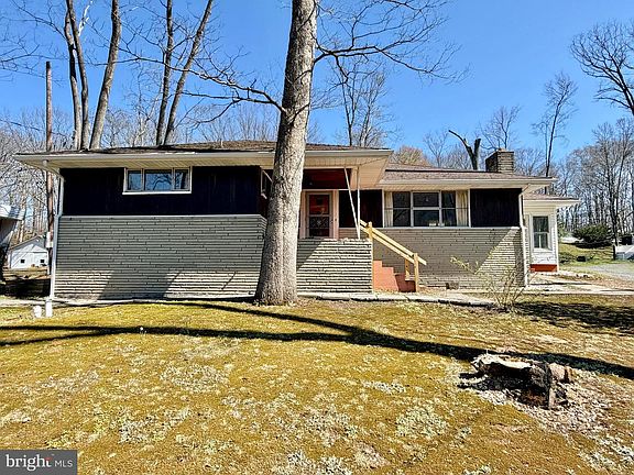 2nd image of 624 Raystown Rd