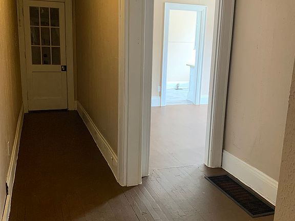 2nd image of 215 11th St #2B