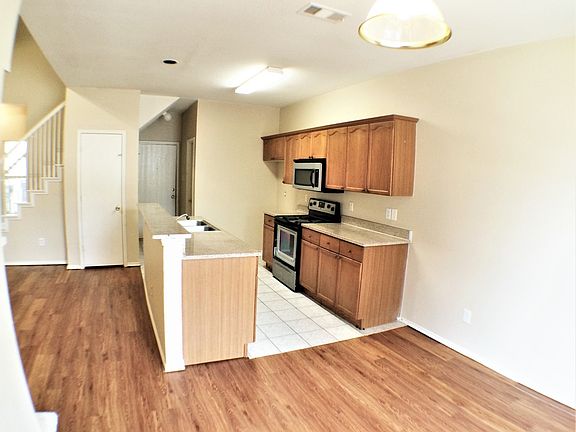 4th image of 1521 Barbara Dr
