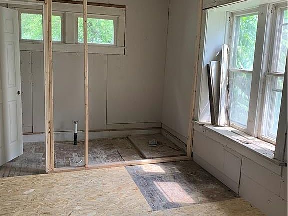 4th image of 1027 Johnston St