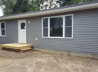 1916 Kingsbury Dr, Lapeer, MI