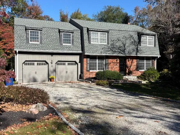 6 Robin Hood Dr, Medford, NJ 08055