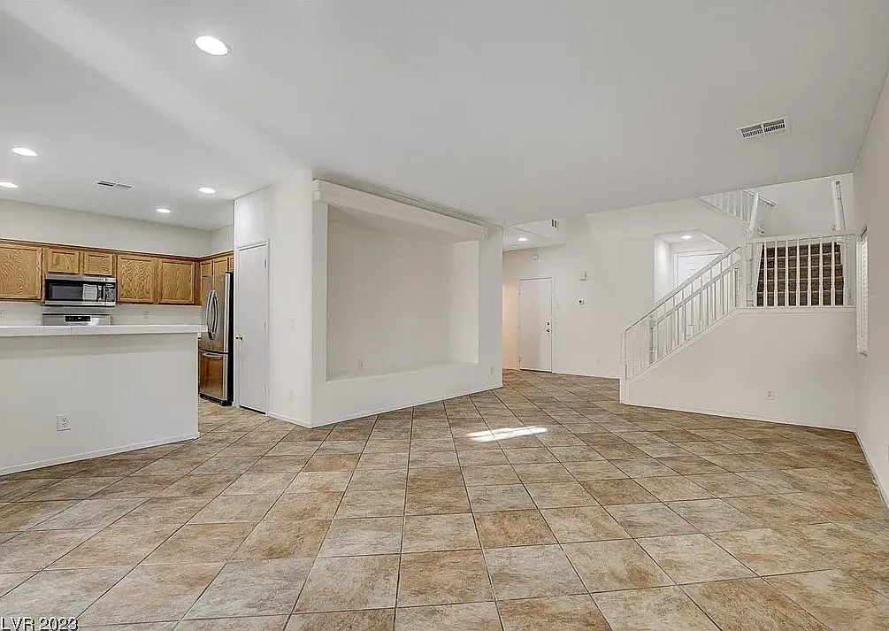 3 bed, 2170 sqft, $2,150 — Photo 4