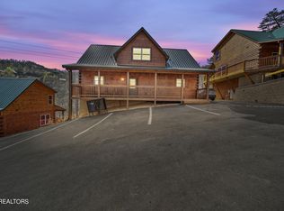 842 String Run Way, Pigeon Forge, TN 37863