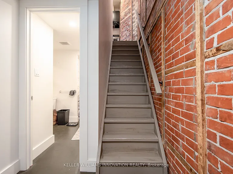 70 Waterloo Ave #B — Photo 17