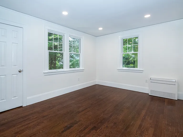 162 Rockingstone Ave — Photo 13