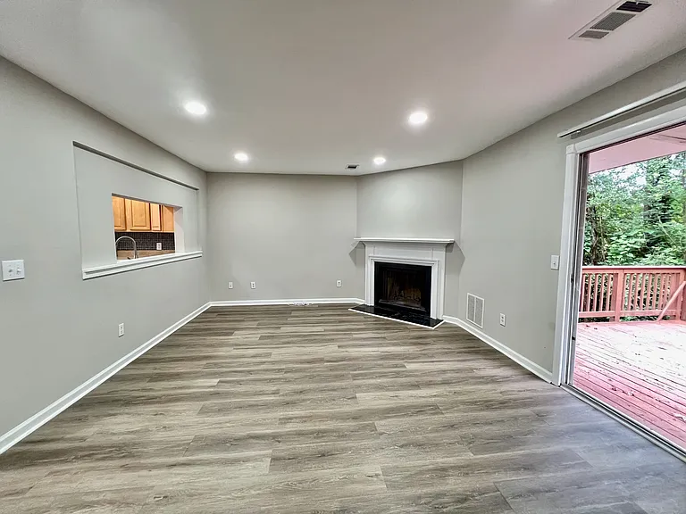 1804 Queen Anne Ct — Photo 8