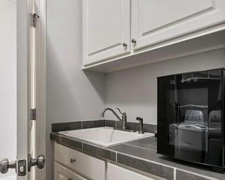 313 E Buttonwood Ln — Photo 23