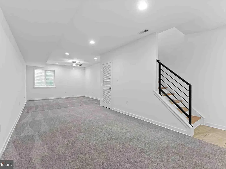 2516 Grays Ferry Ave — Photo 5