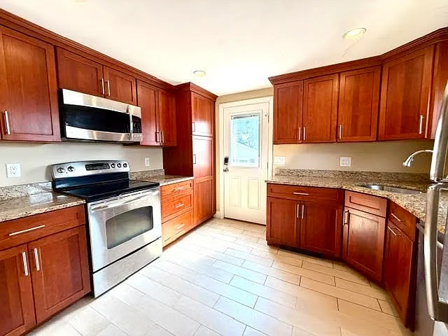 116 Upton Rd — Photo 3