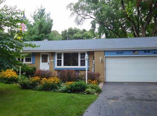 1415 Gladys Dr, Machesney Park, IL