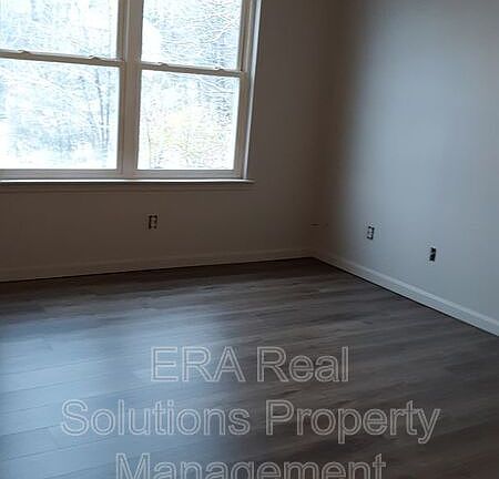 5th image of 111-115 E Lilley Ave