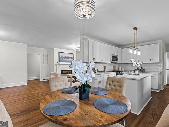 5th image of 25 Lakeshore Dr