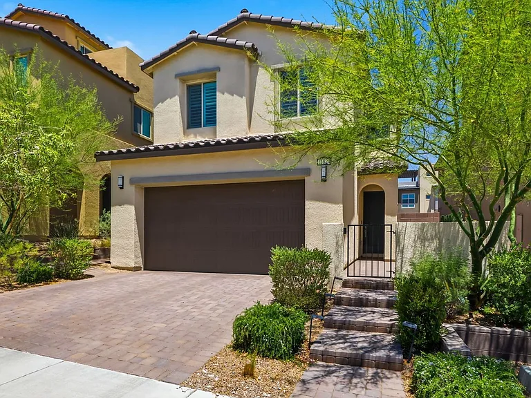 11824 Pelican Butte Ave — Photo 1