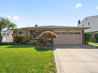 33144 Shrewsbury Dr, Sterling Heights, MI 48310
