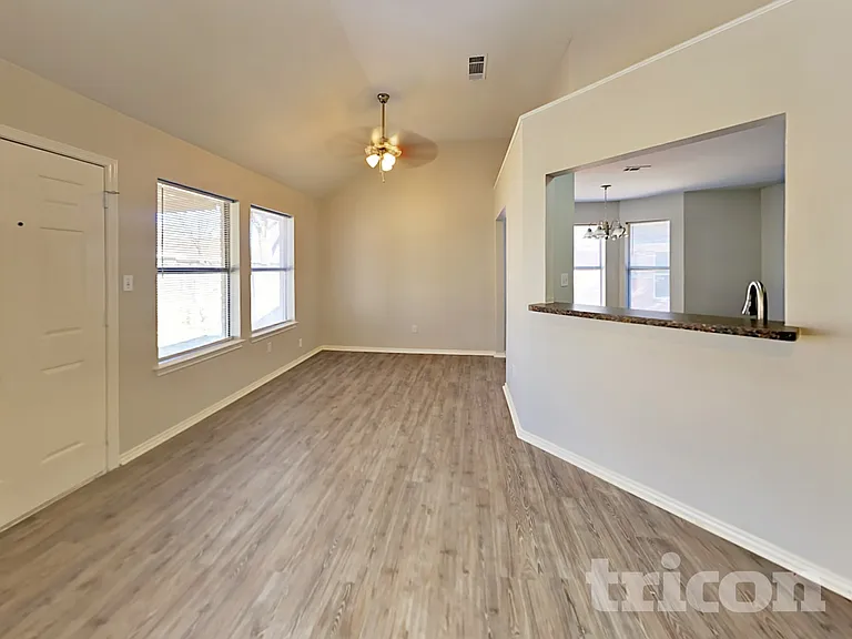 1508 Sunflower Ln — Photo 2
