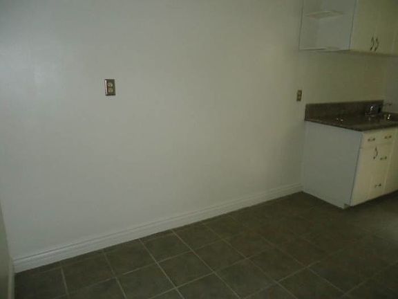 3rd image of 226 Columbia Pl