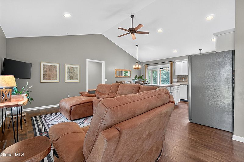 5th image of 43 Pleasant View Drive