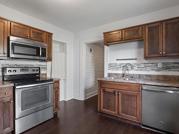 3rd image of 703 Spears Ave