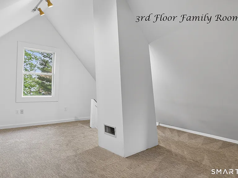 95 Parrott Ave — Photo 21